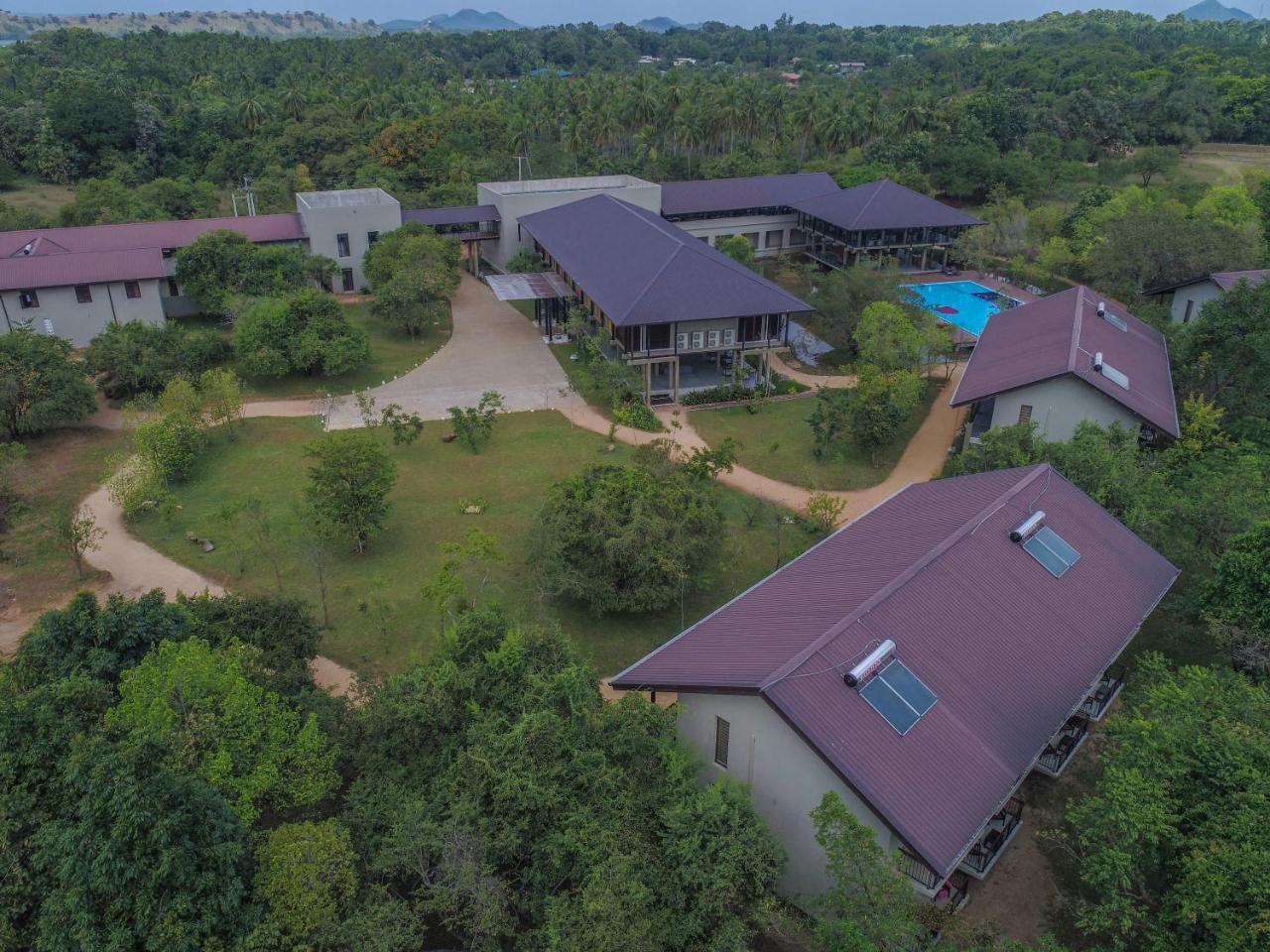 Tropical Life Resort And Spa Дамбулла Экстерьер фото